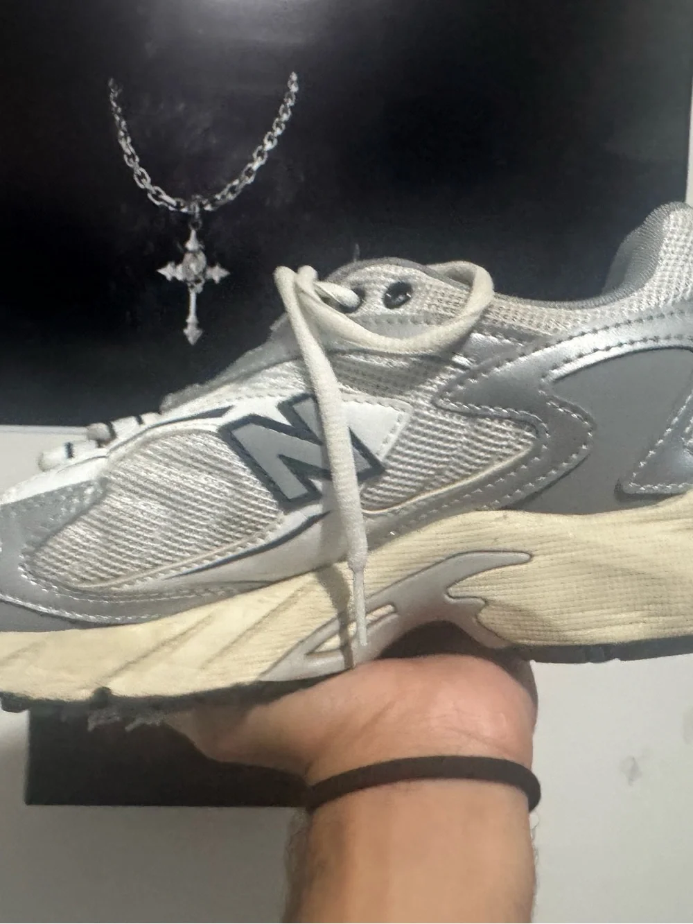 New Balance 725 metallic silver slate grey & cream size 9 men